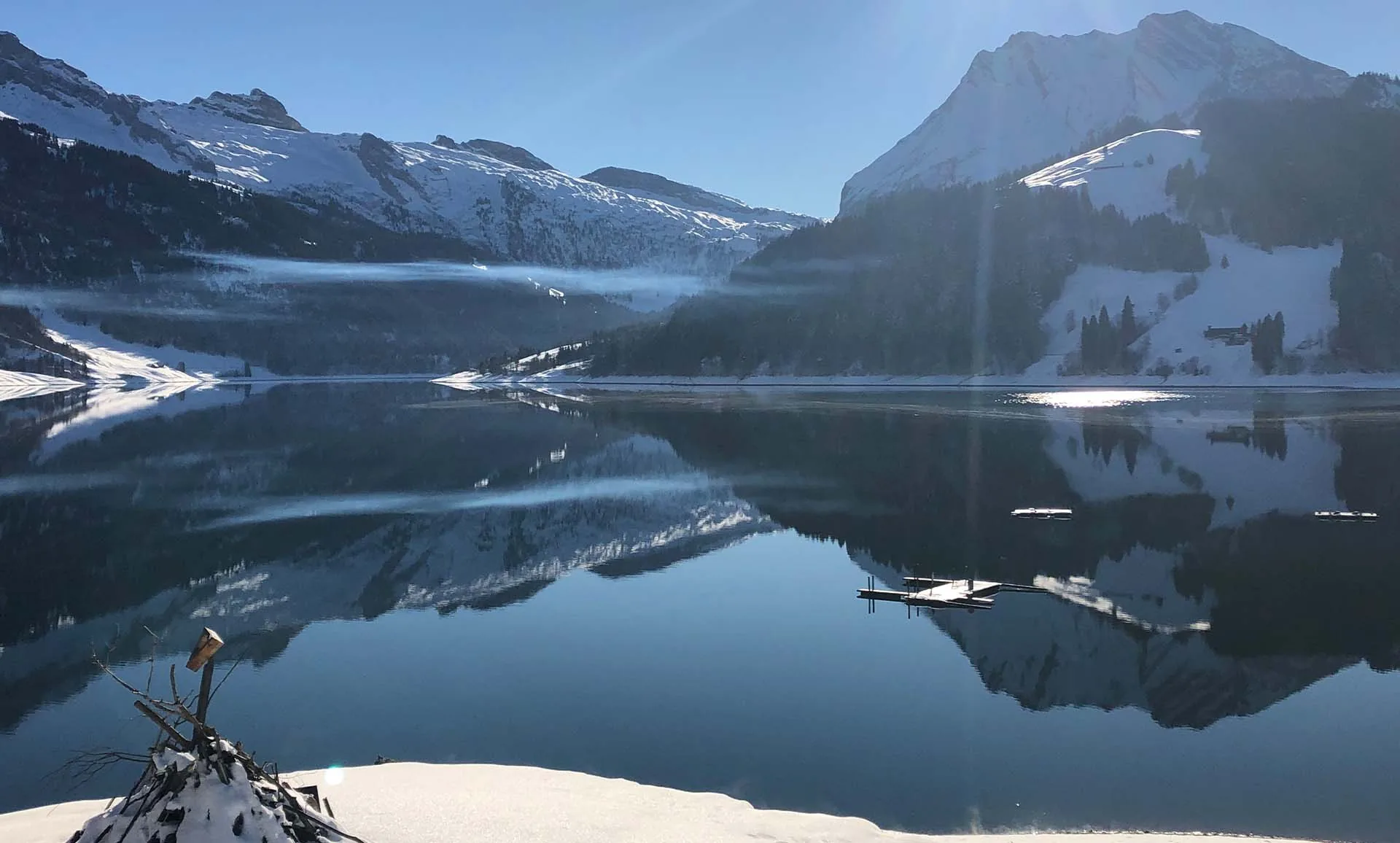 Bergsee im Winter