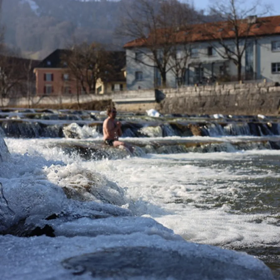 Eisbaden in der Sihl
