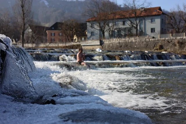 Eisbaden in der Sihl