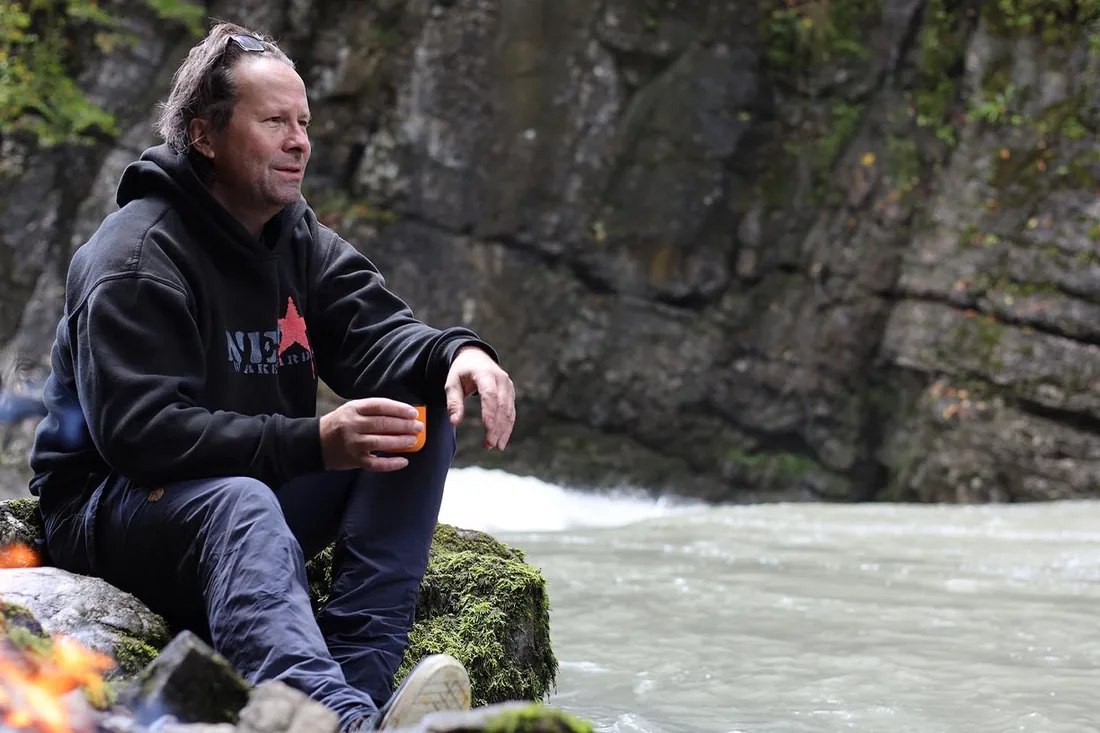 Marco Salzmann am Bergbach
